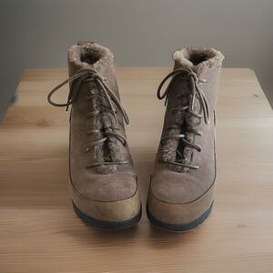 Women’s 9.5 UGG Bridget Waterproof Suede Leather Sheepskin Lined Ankle Boot